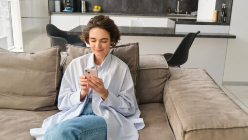 M-commerce w 2025 roku – smartfon centrum zakupowego świata Polaków