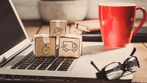 Koniec ery kuriera? Paczkomaty przejmują e-commerce