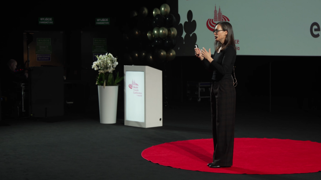 Prelegentka Ewa Wysocka podczas swojego wystąpienia na Mobile Trends Conference 2026
