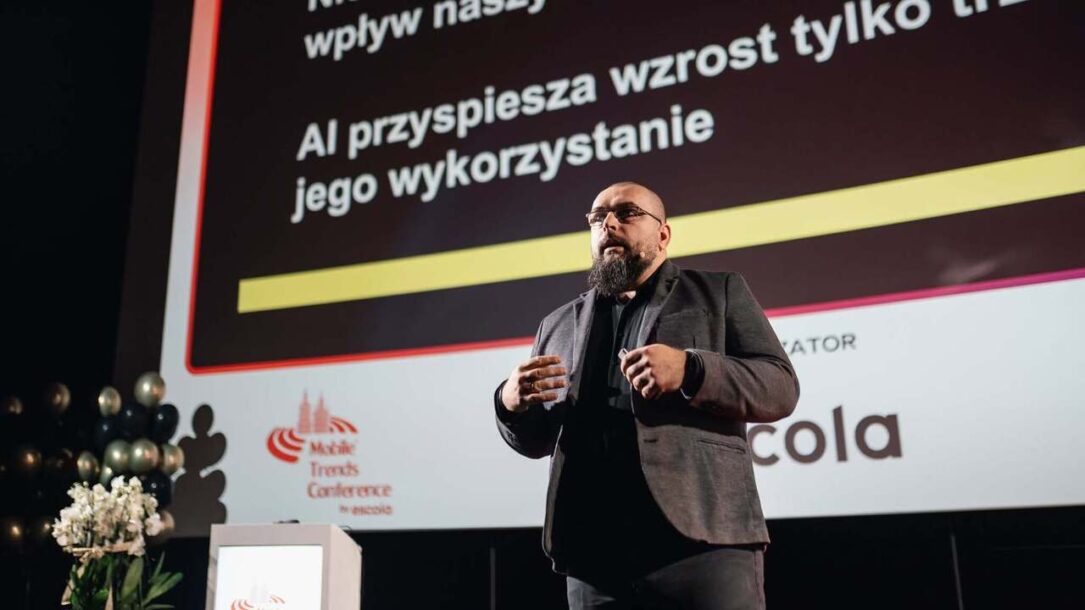 prelegent Mariusz Błaszczyk podczas swojego wystąpienia na Mobile Trends Conference 2026